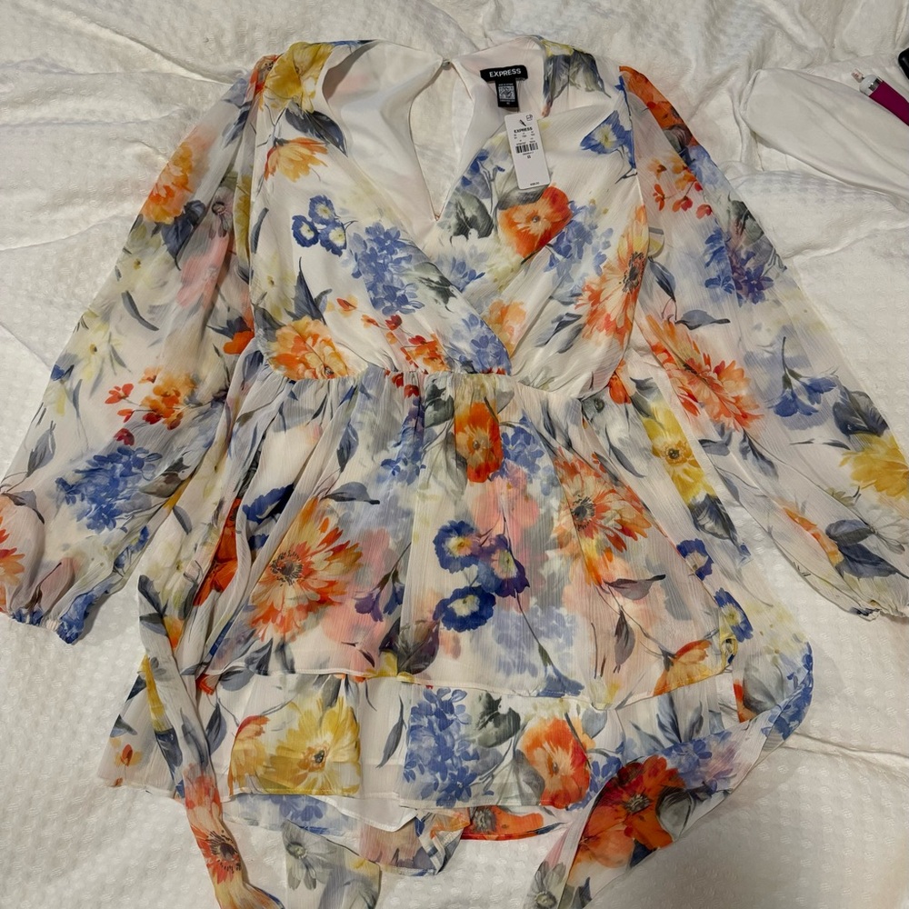 NWT FLORAL EXPRESS ROMPER SIXE XS